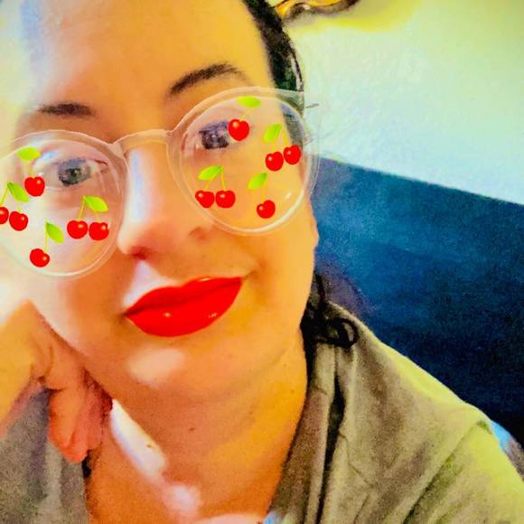 Meet your Posher, Jennifer - Picture 1 of 1